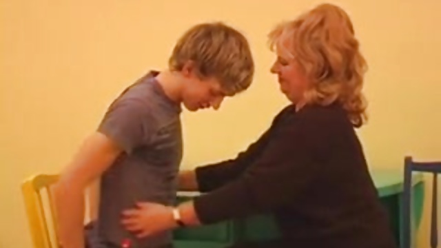 Русские мамаши учат сыновей